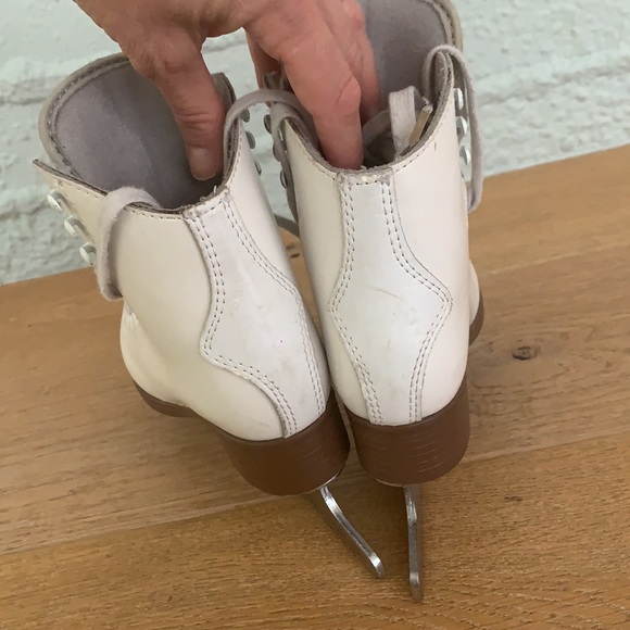Toddler Girls ice skates size 7 in white - Picture 3 of 6
